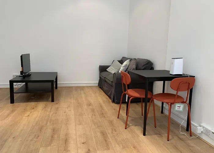 Mayfair Modern 2 Bed Home
